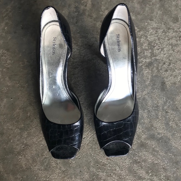 Black heels - Picture 2 of 3